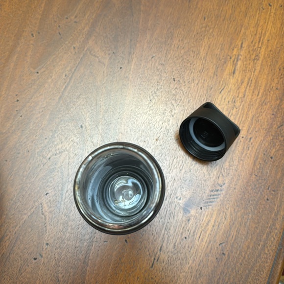 Peloton Glass Water Bottle 16 oz water bottle - Picture 9 of 11